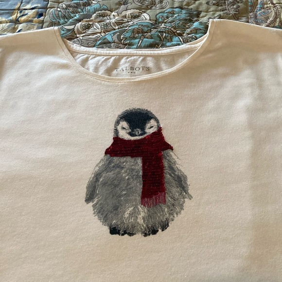 Talbots Christmas penguin so sweet!! Size large ❤️ like new! ❤️💚❤️💚❄️❄️ - Picture 2 of 8